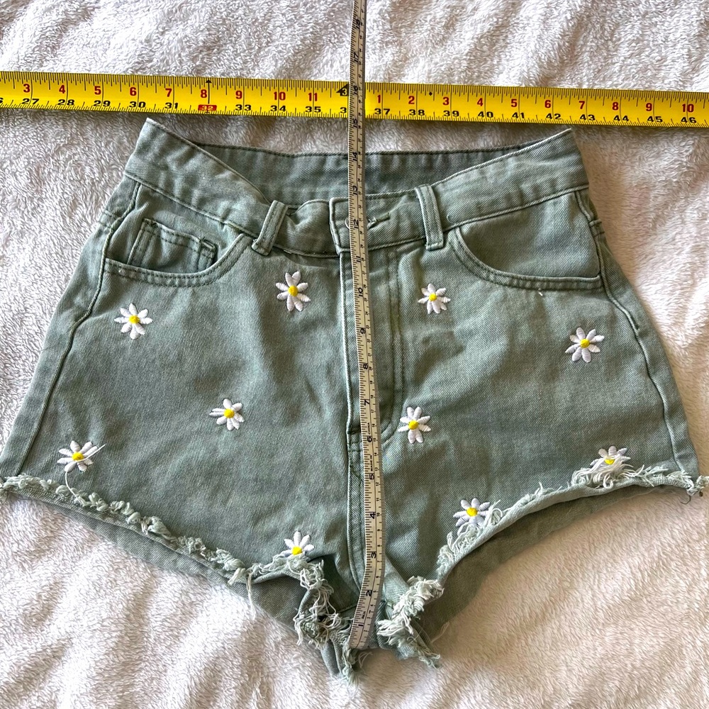 Green daisy shorts